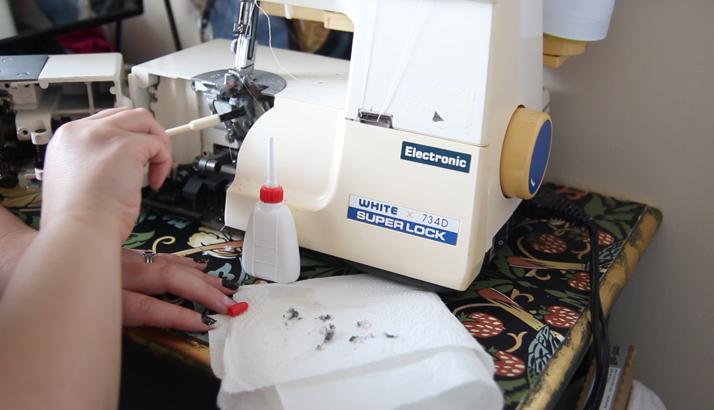 How to Clean Your Sewing Machine/Serger – bookhoarding